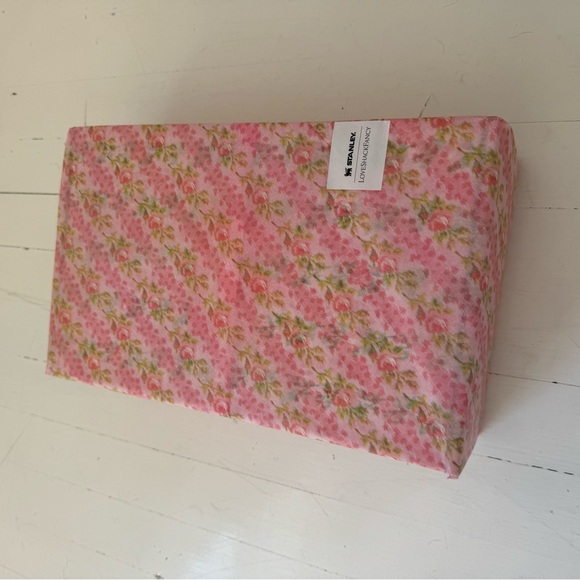 LoveShackFancy x Stanley Water Bottle 40 oz Blooming Heirloom - Picture 4 of 11